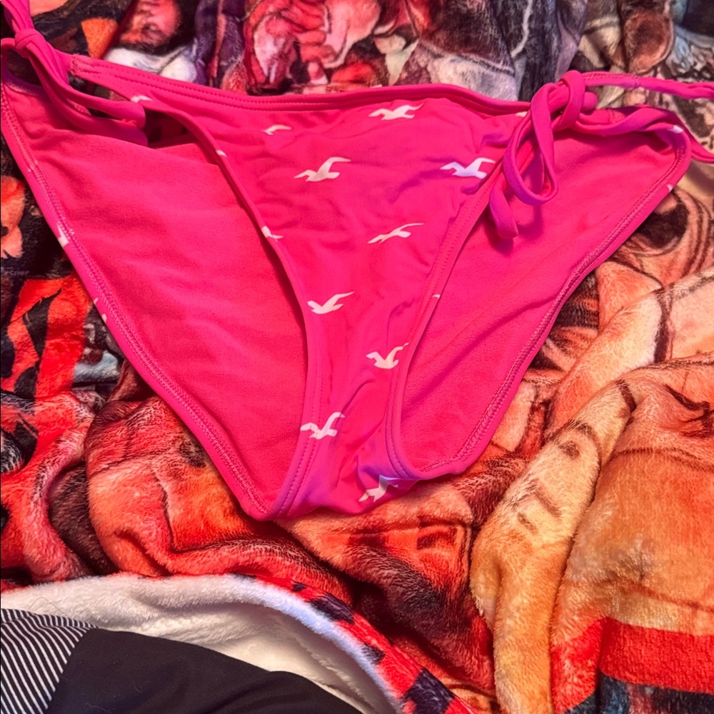 Hollister Bikini - Picture 2 of 7